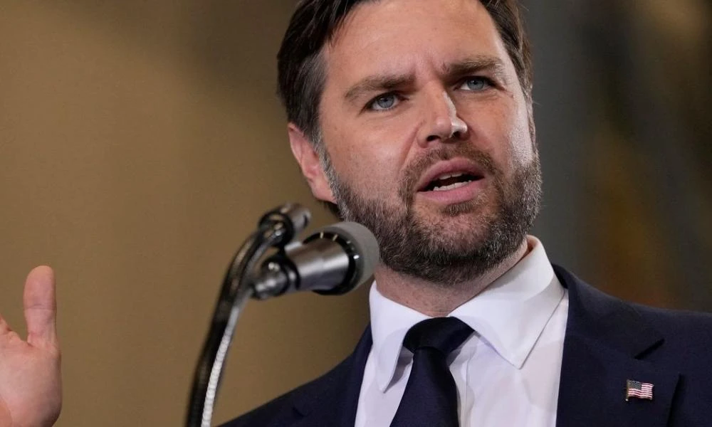 Επική απάντηση Βανς στον Τραμπ για τη Γροιλανδία​​​​​​​: «Εδώ κάνει ψοφόκρυο και κανείς δε μου το είπε»